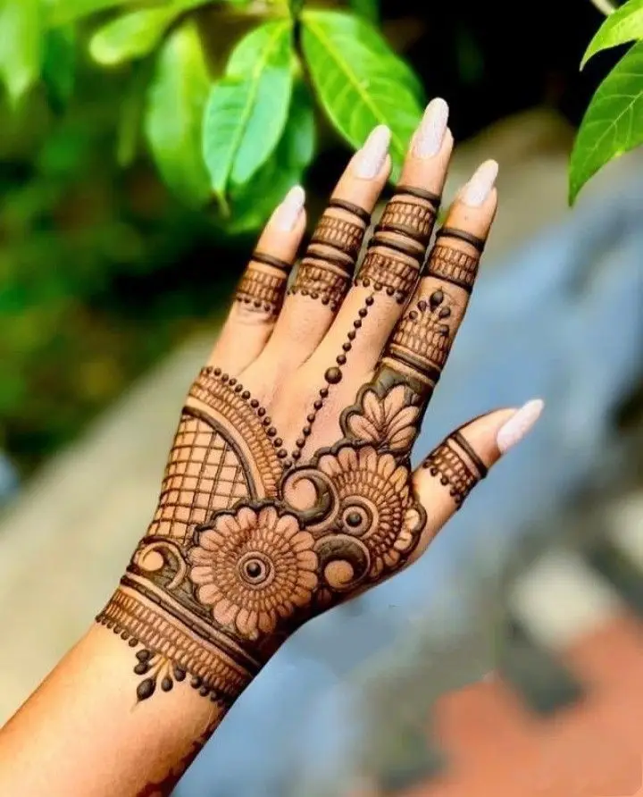 elegant-stylish-back-hand-mehndi-design elegant-stylish-back-hand-mehndi-design