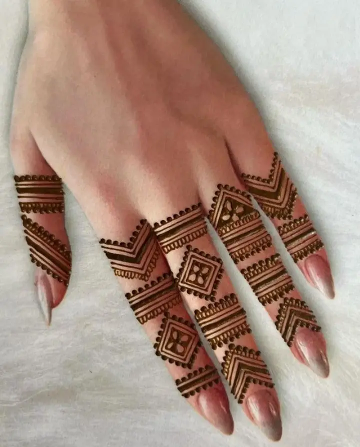 elegant-stylish-back-hand-mehndi-design elegant-stylish-back-hand-mehndi-design