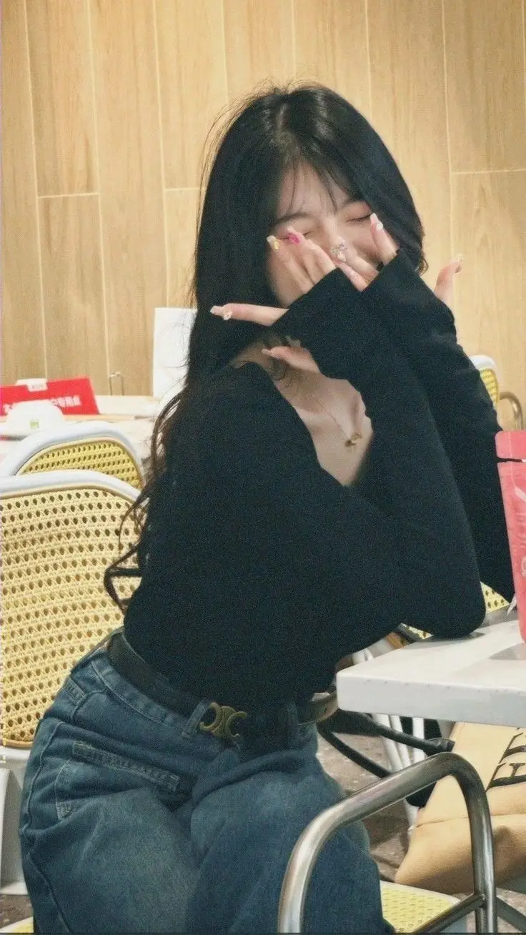 korean-girl-aesthetic-dp-hidden-face