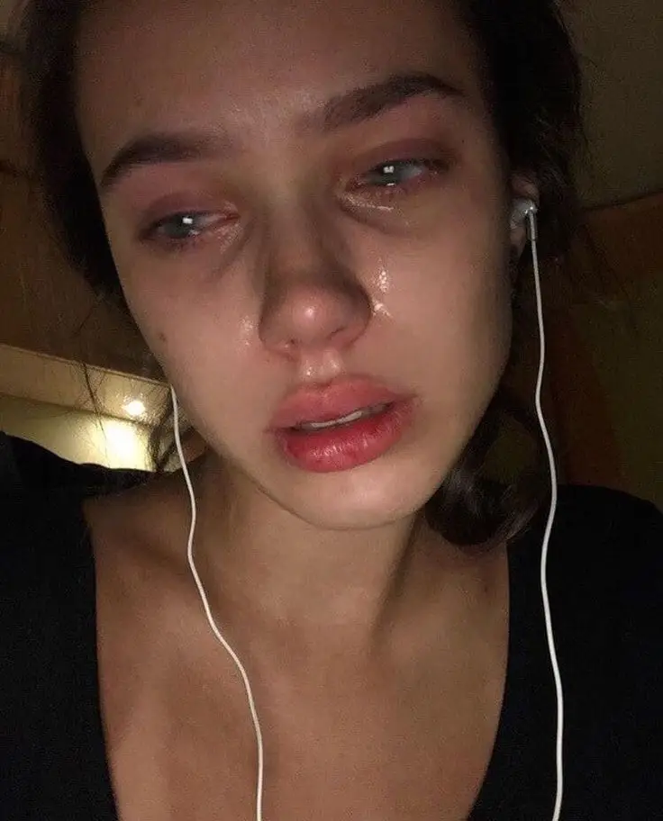 sad-girl-dp-doll-pic