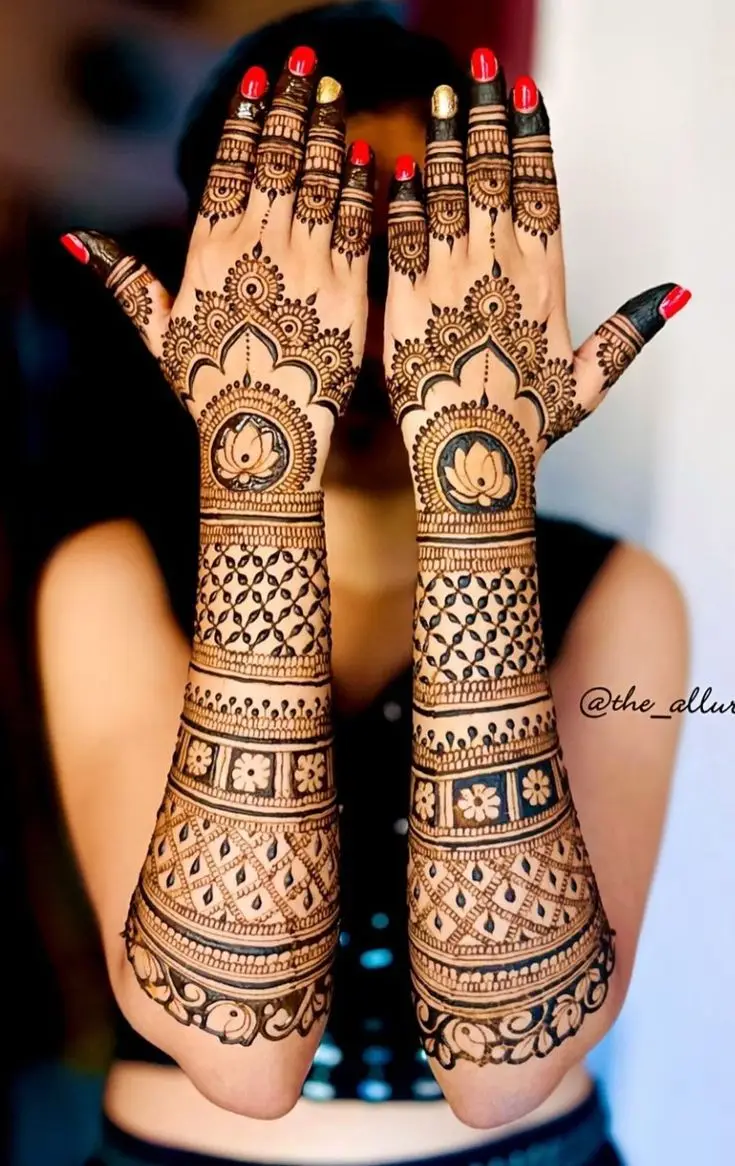 simple-stylish-back-hand-mehndi-designs-circle simple-stylish-back-hand-mehndi-designs-circle