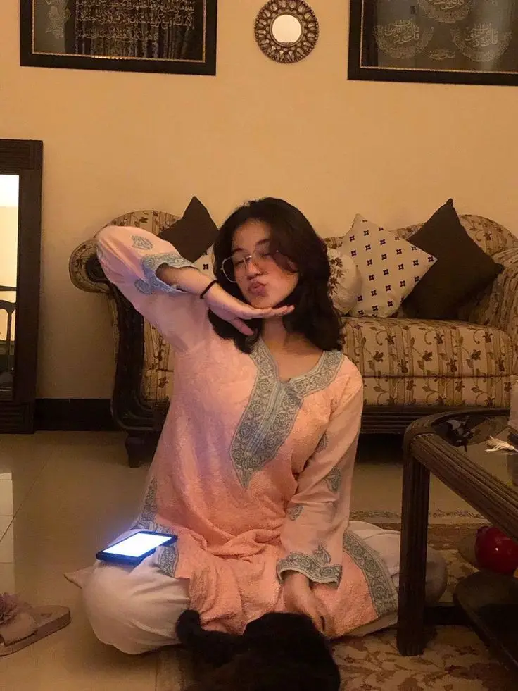 single-girl-dp-attitude-photo single-girl-dp-attitude-photo