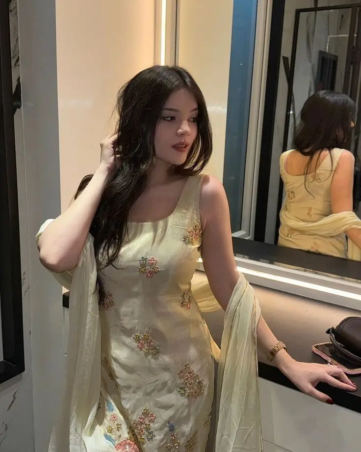 single-girl-dp-black-colour-for-instagram single-girl-dp-black-colour-for-instagram