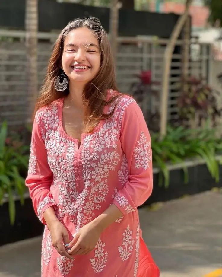 single-girl-dp-instagram-attitude-simple single-girl-dp-instagram-attitude-simple