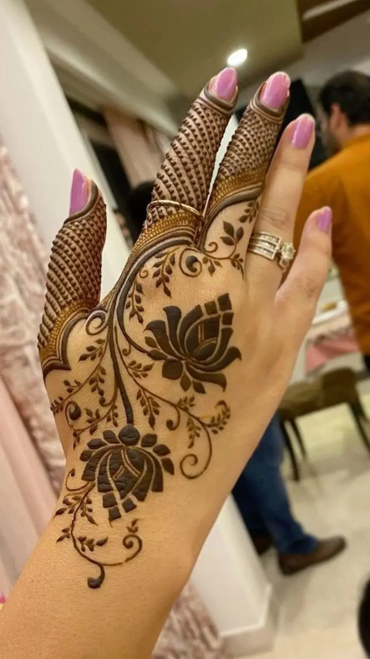 stylish-back-hand-mehndi-design-beautiful stylish-back-hand-mehndi-design-beautiful