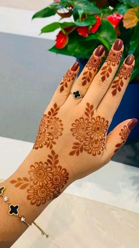 stylish-back-hand-mehndi-design-bharwa stylish-back-hand-mehndi-design-bharwa