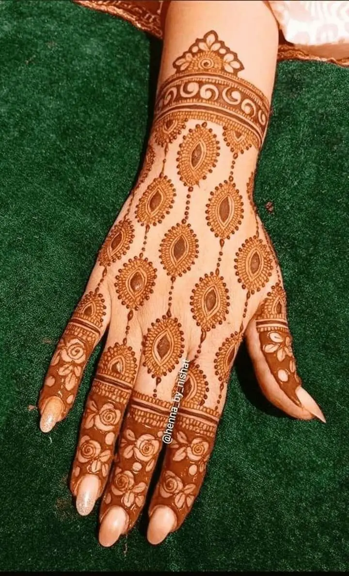 stylish-back-hand-mehndi-designs-karwa-chauth stylish-back-hand-mehndi-designs-karwa-chauth