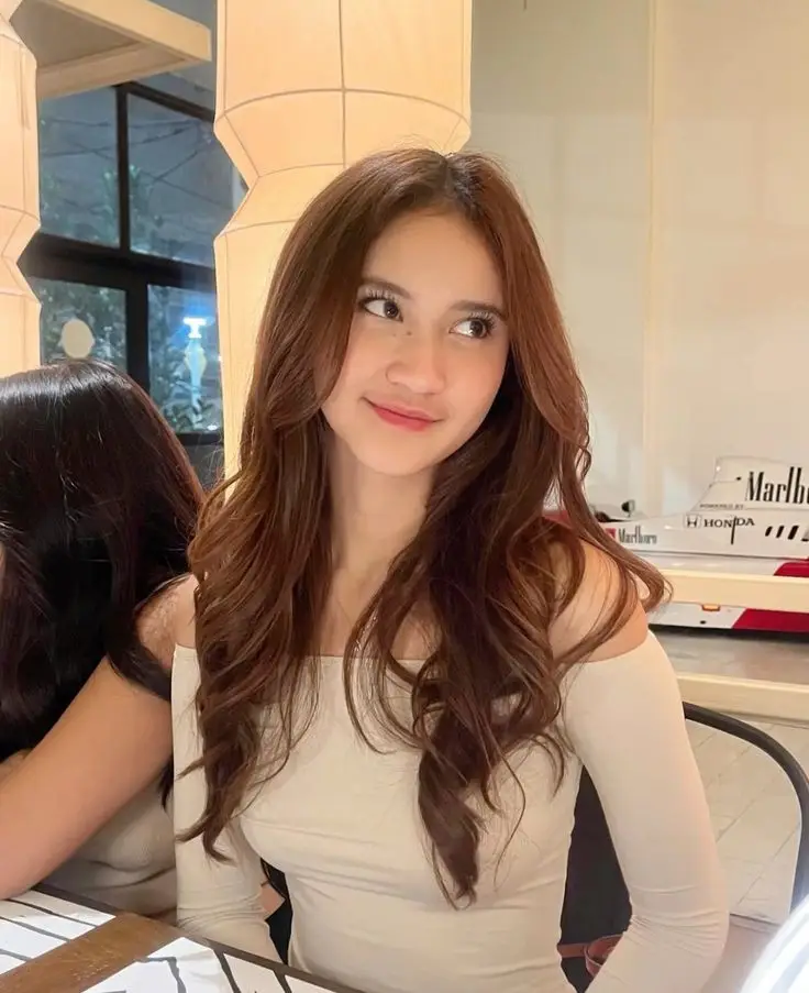 stylish-beautiful-cute-simple-girl-pic stylish-beautiful-cute-simple-girl-pic