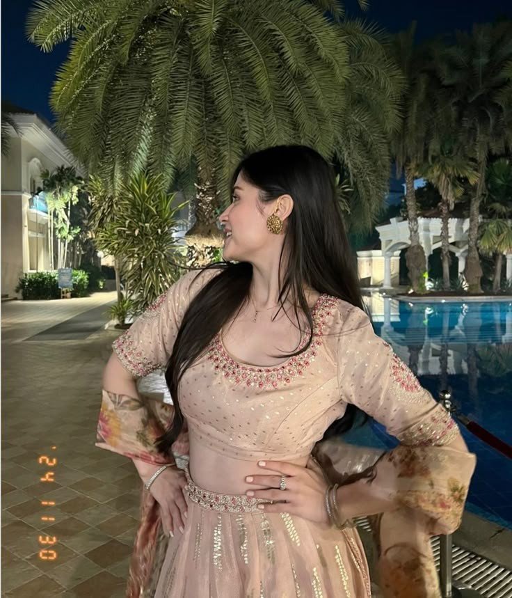 Read more about the article [1194+] Saree Girl Dp, Images, Photos, Pics, Pictures & Wallpapers (2025)